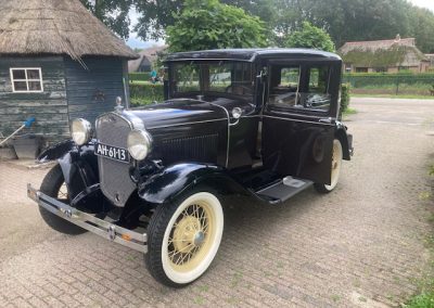A Ford Fordor blind back 1930